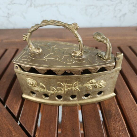 Antique 19th-Century Solid Brass Coal Iron Ornate Floral Decorative Collectible - Picture 2 of 10